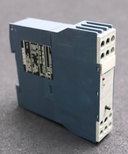 SIEMENS Motorschutzrelais 3UN2131-0AC7 24-26V 50/60Hz Typ A max. 6A gebraucht