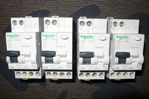 DISJONCTEUR A9N21026 差分 A9N21454 施耐德电气 20A 30mA A，SI，2P