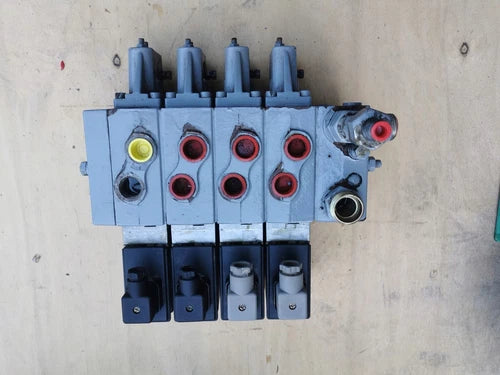 Coletor hidr¨¢ulico Danfoss 157B4125 4 se??es 1 pe?a