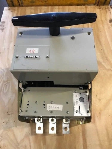 SIEMENS 3WX2250-0..00 3WE 22VDE 0660 630A Circuit Breaker