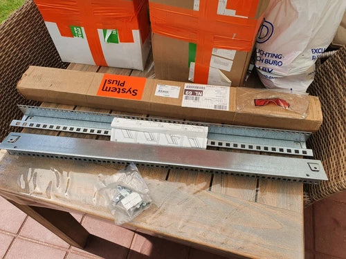 Schneider NSYVDM21UF 19" Fixed Chassis 21U