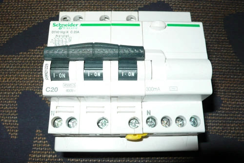 DISJONCTEUR DIFERENTIEL TETRA. A9N21229, 20A 300mA SCHNEIDER ELECTRIC 20AMPERE