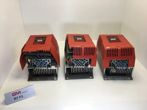 3x SEW Movitrac Antriebsumrichter 1015-403-4-00 8255296 converter 3x400V defekt