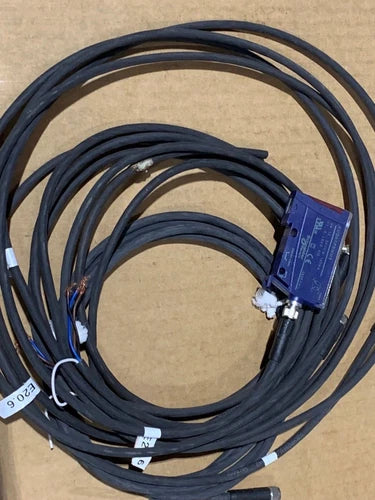 施耐德 XUDA1PSMM8 光电传感器 PNP 光纤放大器 + 电缆