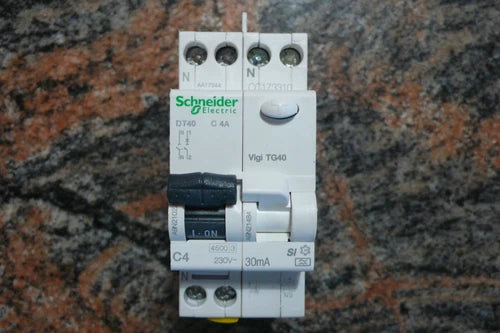DISJONCTEUR A9N21022 DIFFERENTIEL A9N21484 SCHNEIDER ELECTRIC 4A 30mA A, SI, 2P