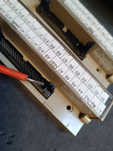 ( 2 Unidades ) Bloque conectores de 40 puntos E/S Slim XW2D 40G6 , FACTURA