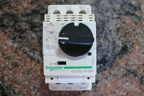 DISJONCTEUR MOTEUR TRIPHASE MONO 24¨¤32A RELAIS THERMIQUE SCHNEIDER ELECTR GV2P32