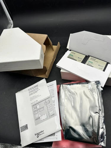 施耐德电气 TSXFPC10 全新 PC FIP 模块，带 TSXFPC 磁盘 TSXFPC10M