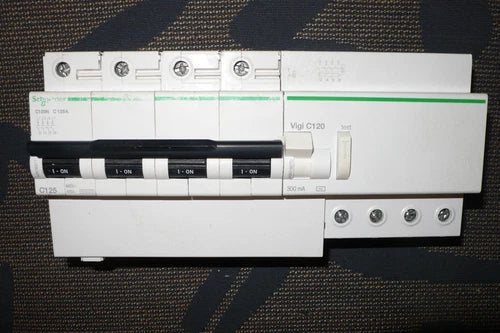 DISJONCTEUR A9N18377 DIFFERENTIEL A9N18570 SCHNEIDER ELECTRIC 125A 300mA, 4POLES