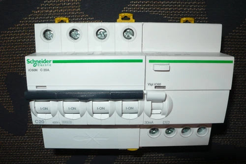 DISJONCTEUR A9F77420 DIFFERENTIEL A9Q11425 TETRA. 20A 30mA SCHNEIDER ELECTRIC 4P