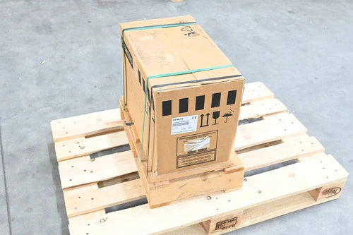 Siemens Simotics Low Voltage Motor 1LE1002-1CB23-4KA4-Z / 1LE1 002-1CB23-4KA4