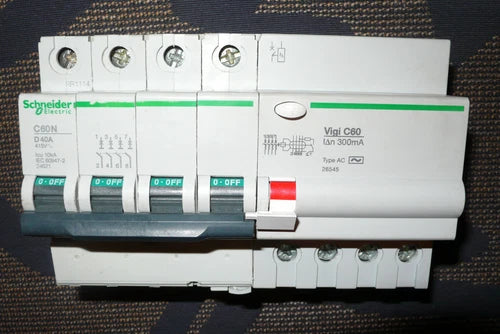 DISJONCTEUR DIFERENTIEL 4P. TETRAPOLAIRE 40A 300mA COURBE D, SCHNEIDER ELECTRIC