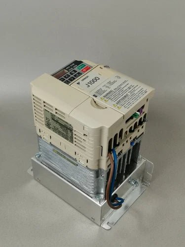 Omron / Yaskawa CIMR-JZBA0006BAA / JZAB0P7BAA + Filter
