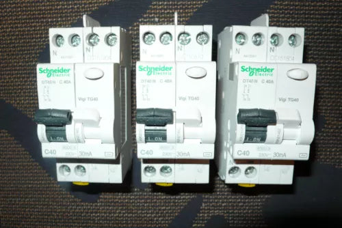 DISJONCTEUR A9N21370 差分 A9N21482 施耐德电气 40A 30mA, 40A