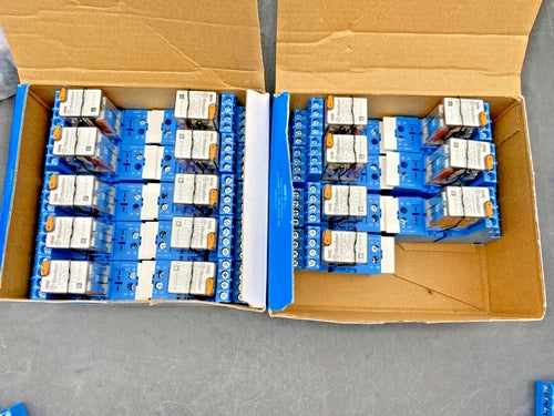 LOT OF 17 FINDER 94.04.SMA + RELAY SCHNEIDER ELECTRIC 55.34.8.024.0040 553480240