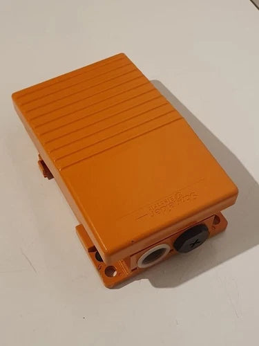SCHNEIDER XPE R110 FOOTSWITCH NEW