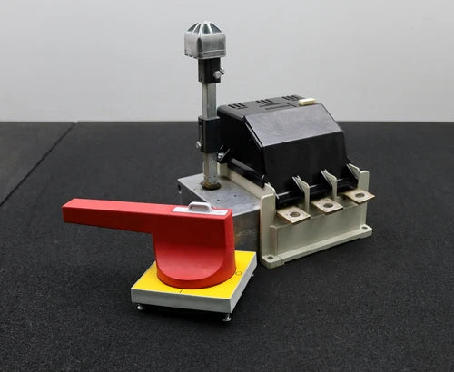 Siemens Load Break Switch 3KE4330-0AA 400A 3 Pole U=1000V with Handle Used