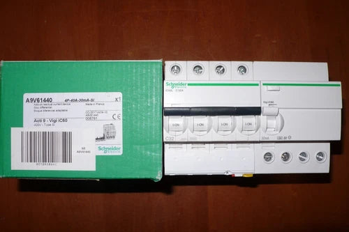 DISJONCTEUR A9F94432 DIFFERENTIEL A9V61440 TETRA. 32A 30mA SI SCHNEIDER ELECTRIC