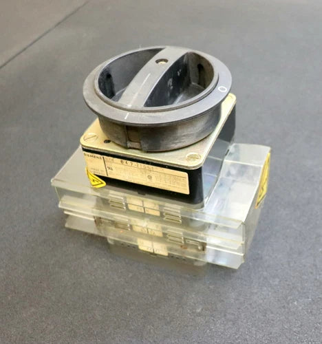 SIEMENS Machine Main Breaker 3LC6 047-1TB51 Ie/AC1 = 100A AC22 220-660VAC