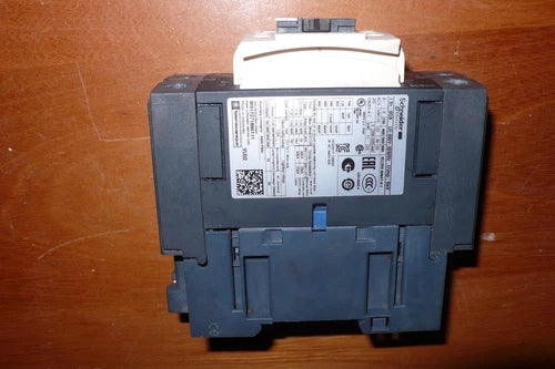 CONTACTEUR TRIPHASE Ith 80A 220V  LC1D50A SCHNEIDER ELECTRIC AC3 22KW/400V