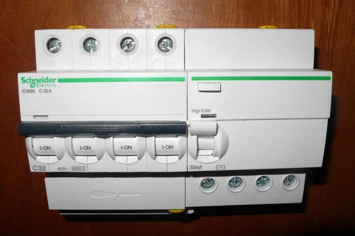 DISJONCTEUR A9F77432 DIFFERENTIEL A9Q11440 TETRA. 32A 30mA AC SCHNEIDER ELECTRIC