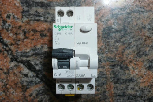 DISJONCTEUR A9N21025 DIFFERENTIEL A9N21451 SCHNEIDER ELECTRIC 16A 300mA AC 2POLE