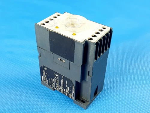 Siemens 7PU4040-0BN20 Delay Relay 0.05-1 sec 200/240V Inc VAT