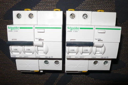 DISJONCTEUR A9F77232 DIFFERENTIEL A9Q31240 SCHNEIDER ELECTRIC 32A 30mA SI, 2POLE