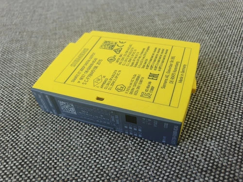 SIEMENS 6ES7 136-6DB00-0CA0