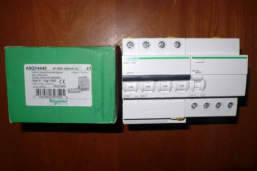 DISJONCTEUR A9F77432 DIFFERENTIEL A9Q14440 TETRA 32A 300mA AC SCHNEIDER ELECTRIC