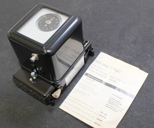 Siemens motorized timing relay 7PN1721-2CA 100VAC 1-10S delayed response