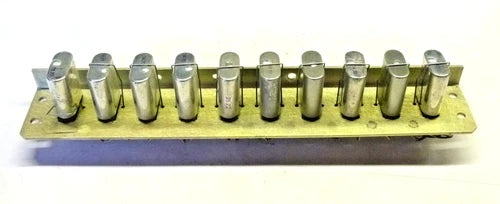 10 St  LEACH  Relais 26,5 Volt mit Fassung montiert auf Alu Schiene