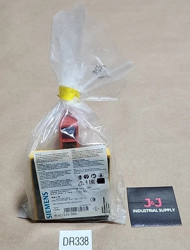 *BRAND NEW* Siemens 8UC7220-3BD Handle w/ Masking Plate 62mm Red-Yellow Warranty