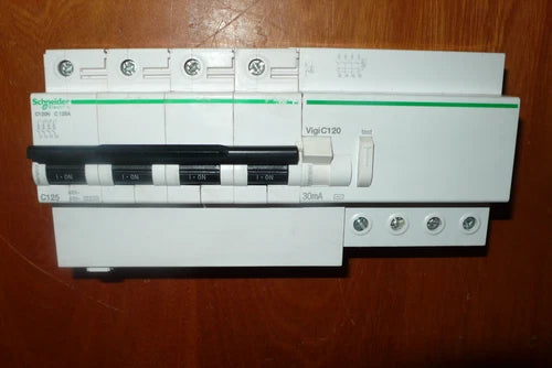 DISJONCTEUR A9N18377 DIFFERENTIEL A9N18542 SCHNEIDER ELECTRIC 125A 30mA C 4POLES