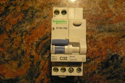 差速器 32A 30mA AC，施耐德电气 20564，2 极 32 安培