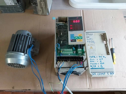 3G3HV-A4022-CE 400V 2,2KW OK TEST PLC OMRON YASKAWA INVERTER no motore solo test