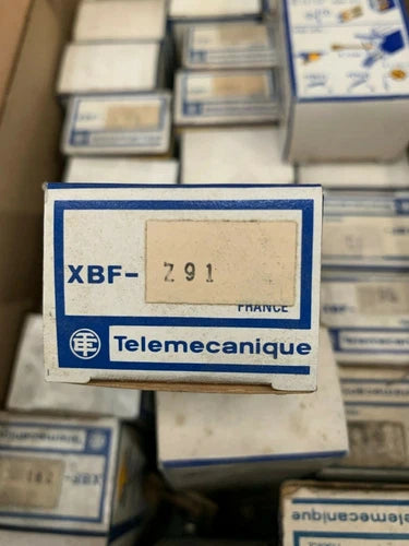 28 x   Telemecanique  XBF-Z91 Bouton Poussoir contacteur  Old Stock