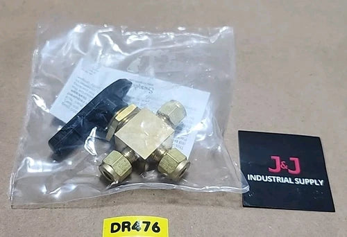 *BRAND NEW* Swagelok B-43XS4 1-Pc 40 Series Brass 3-Way Ball Valve + Warranty!