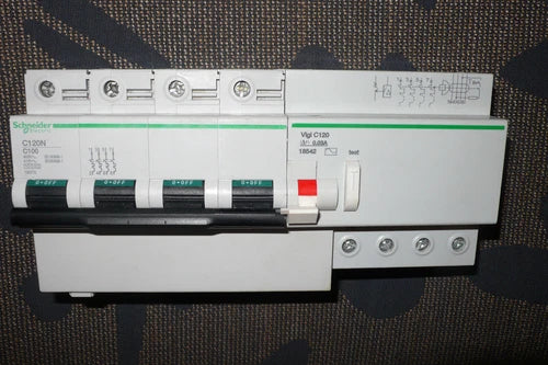 DISJONCTEUR DIFERENTIEL TETRA. 4POLO 100A 30mA AC SCHNEIDER ELECTRIC 100AMPERES