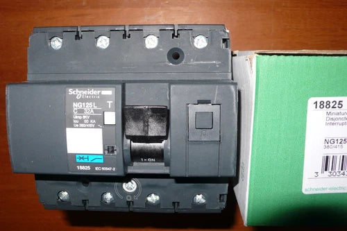 18825 Schneider Electric NG125NL DISJONCTEUR TETRA. 32A. 4POLES 32AMPERES PC25KA