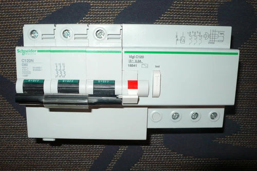 DISJONCTEUR DIFERENTIEL TRIPHASE 80A 300mA COURBE C. SCHNEIDER ELCTRIC 80AMPERE