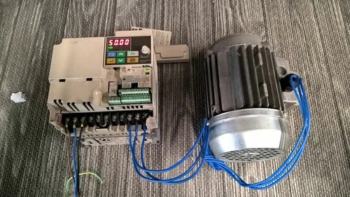 3G3MV-A4040 CIMR-V7AZ44P0 PLC OMRON YASKAWA 400v 4KW INVERSOR OK TESTADO