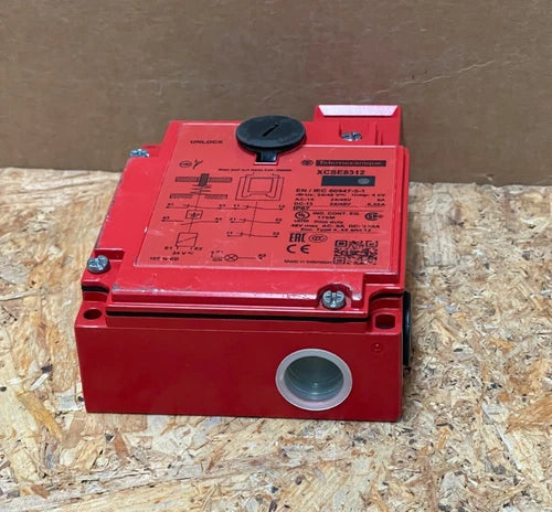 Schneider Electric - XCSE8312 - Metal Safety Switch, 3 NC + Solenoid Interlock