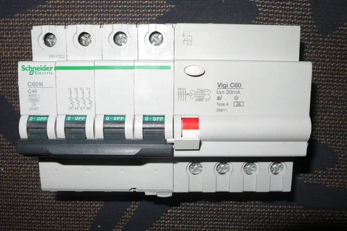 DISJONCTEUR DIFFERENTIEL 4POLE TETRA. 40A 30mA A SI SCHNEIDER ELECTRIC 40AMPERES