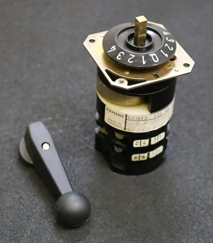 Siemens Control Switch with Indicator Panel 4/0/4 8kW 380VAC 25A - with Instructions