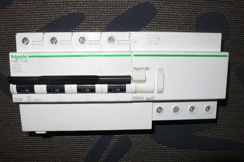DISJONCTEUR A9N18374 DIFFERENTIEL A9N18579 TETRA 100A 300mA A SCHNEIDER ELECTRIC