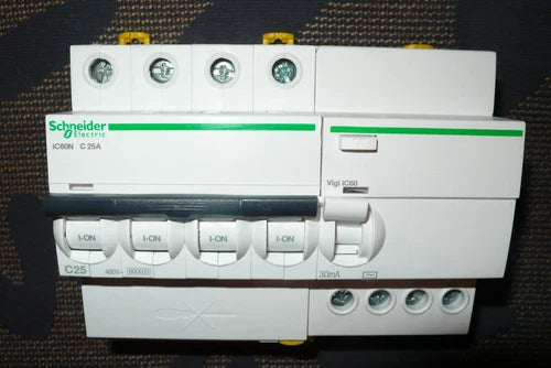 DISJONCTEUR A9F77425 DIFFERENTIEL A9Q11425 TETRA. 25A 30mA SCHNEIDER ELECTRIC 4P