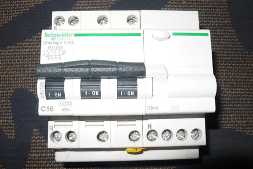 DISJONCTEUR 4P DIFERENTIEL TETRAPOLAIRE 16A 30mA C, SCHNEIDER ELECTRIC A9N21222