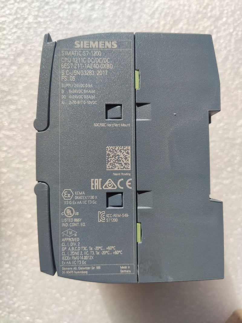 1PC USED Siemens 6ES7211-1AE40-0XB0